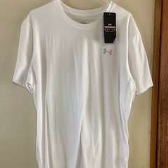 未使用　アンダーアーマー　2XL 白Tシャツ