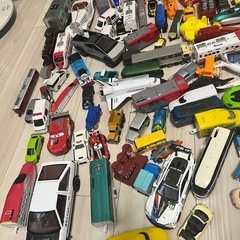 プラレール、トミカなどの画像