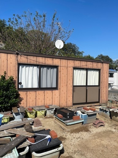 プレハブ兼事務所