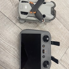 DJIドローン本体とリモコン