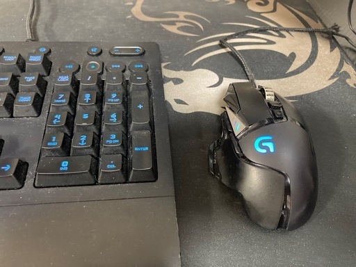 ゲーミングパソコン、モニター付き