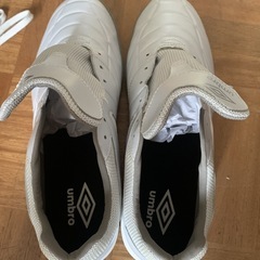 umbro トレーニングシューズ　27.5cmの画像