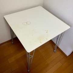 【28日まで！】食卓テーブル　100円