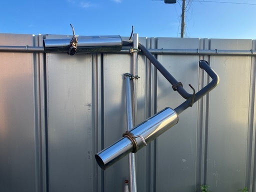 プリウスアルファ　中古社外リアマフラー左右2本出し