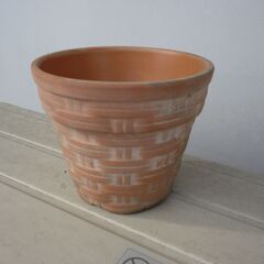 植木鉢４つ　１つ１００円の画像