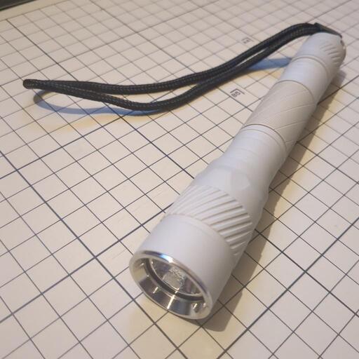懐中電灯 convoy t4