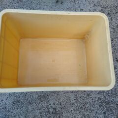 水が溜まります　　染め物　作業