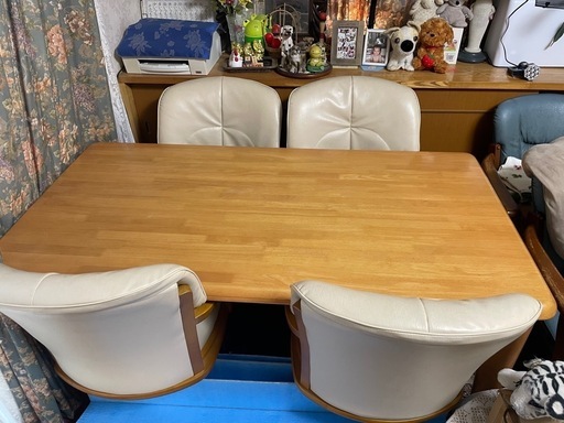 お話中[値下げ]9／28(土)には処分予定　中古　テーブル　椅子(4つ) セット