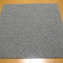 日本製タイルカーペット厚み6.5㎜・1枚２００円・在庫１１枚（１...