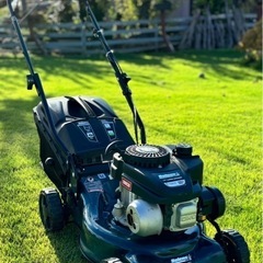 
エンジン芝刈機の画像