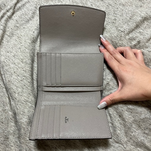 トリバーチ財布