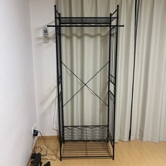 ハンガーラック　
ワードローブ　衣装かけ