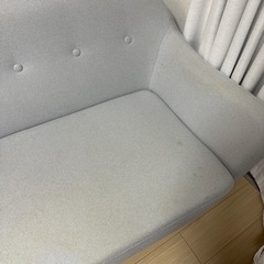 グレー ソファの画像