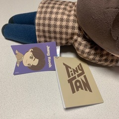 BTS Tiny TAN 寝そべり スペシャルぬいぐるみの画像