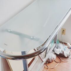ガラスのカウンターテーブル