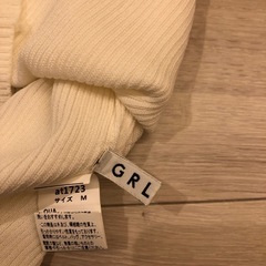 M白ニットの画像