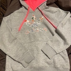 adidas 花柄パーカー