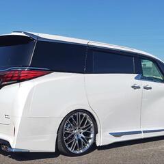 大人のカスタム！現行40アルファードHV4WD★エグゼクティブラウンジ！極上の乗り味ペタペタ仕様の画像