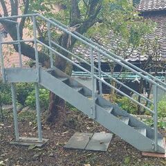 【😃必見😃】鉄板の階段  これは重宝❗◑サイズ 約 間口50✕奥行200✕高さ(階段)110・手すりまで200の画像