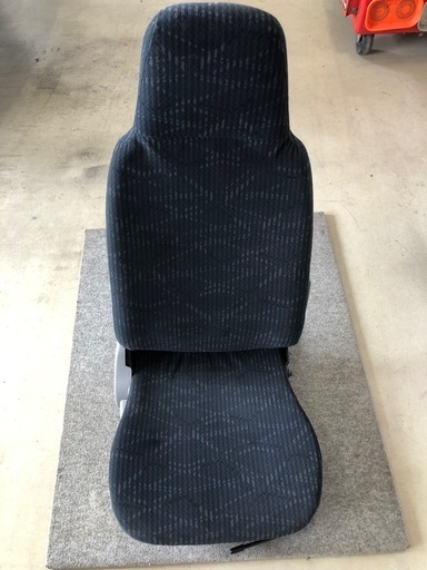 キャンピングカーカムロード用純正シート