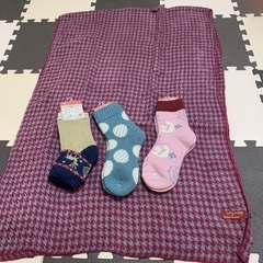 暖かい靴下3足、ストールセット