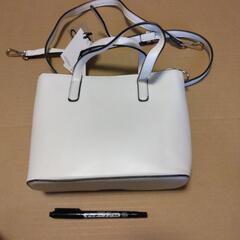 白の2wayバックの画像