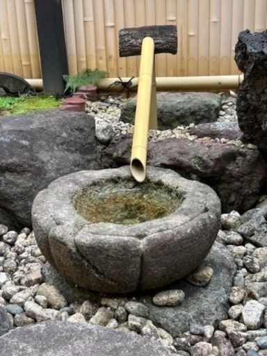 ① 古い 時代 つくばい 蹲 御影石 手水鉢 坪庭茶道石仏庭園オブジェ自然石天然石古民具造園灯篭水鉢オブジェ茶庭盆栽古美術