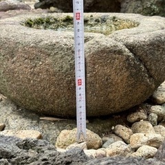① 古い 時代 つくばい 蹲 御影石 手水鉢 坪庭茶道石仏庭園オブジェ自然石天然石古民具造園灯篭水鉢オブジェ茶庭盆栽古美術 の画像