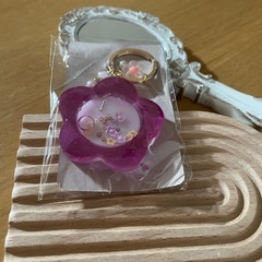 ハンドメイド　レジンキーホルダー（フラワー）