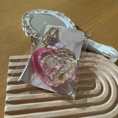 ハンドメイド　レジンキーホルダー（♡）