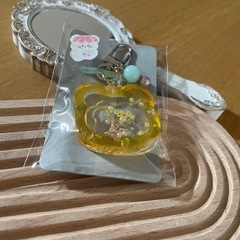 ハンドメイド　レジンキーホルダー（くま）