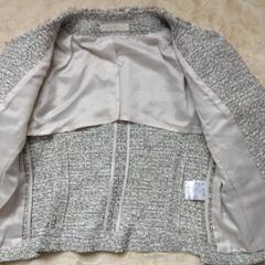 OVER TWENTYのピンクグレーのブレザーの画像
