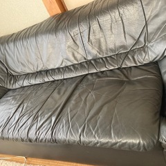 ☆購入者決まりました☆値段下げました＊黒の皮ソファーの画像