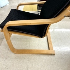 桐生店【現状品】j9-49 IKEA イケア アームチェア 椅子 黒 木の画像