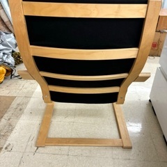 桐生店【現状品】j9-49 IKEA イケア アームチェア 椅子 黒 木の画像