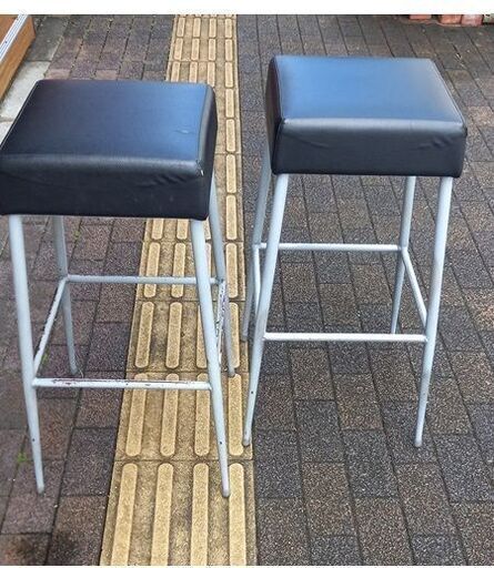 ハイカウンター　チェアー￥1,000/1脚 　残り3脚