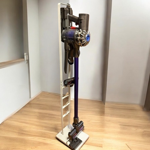 お譲り先決定。dyson コードレス掃除機9点セット 壁掛け充電収納ブラケット+スタンド+バッテリー追加１個