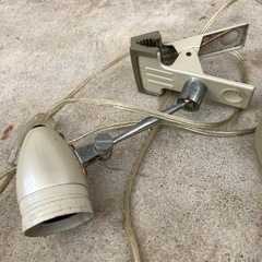 人感センサーとライト(電球付属なし)の画像