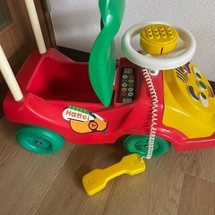 車のおもちゃの画像