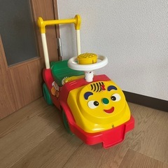 車のおもちゃの画像