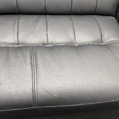黒革ソファの画像