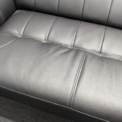 黒革ソファの画像