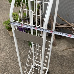 【お取引き中】マガジンラック 本棚 ブックスタンド キャスター付き 雑誌などに インテリア　  の画像