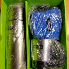 ポットとステンレスマグカップ（の画像