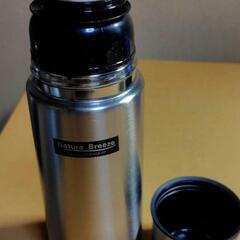 ポットとステンレスマグカップ（の画像