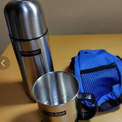 ポットとステンレスマグカップ（の画像
