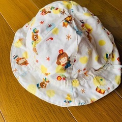リバーシブル幼児帽子の画像