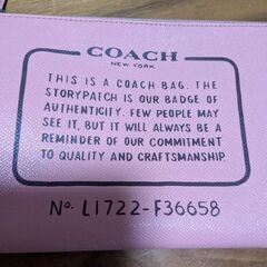 コーチのバッグインバッグとキーチェーン（ピンク）の画像