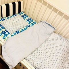 ベビーベッド、布団セットおまけ付きの画像
