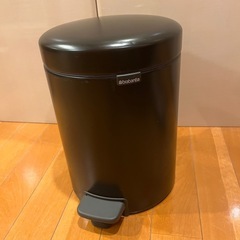 brabantia ペダル式　蓋付き ゴミ箱　5L